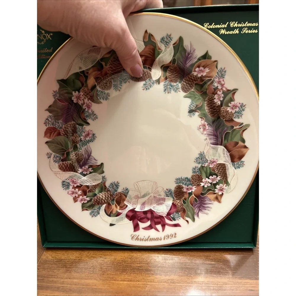 Lenox colonial christmas wreath plate North Carolina Twelfth Colony 1992 Ribbon